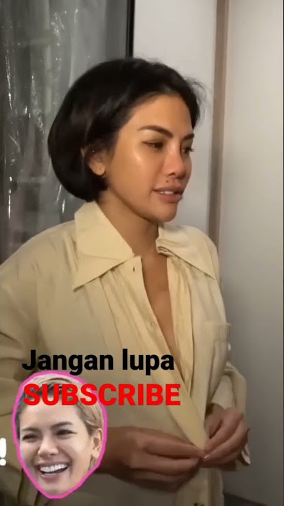 Nikita buka-buka baju