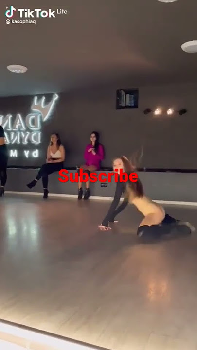 You won't believe naked Girl Dancing around 😉 friends 💔❣️#love #trending #skills122#unboxing