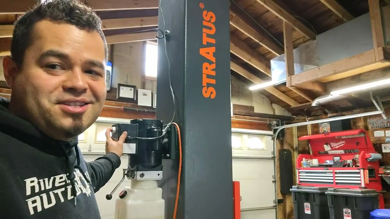 Stratus single post mobile lift review