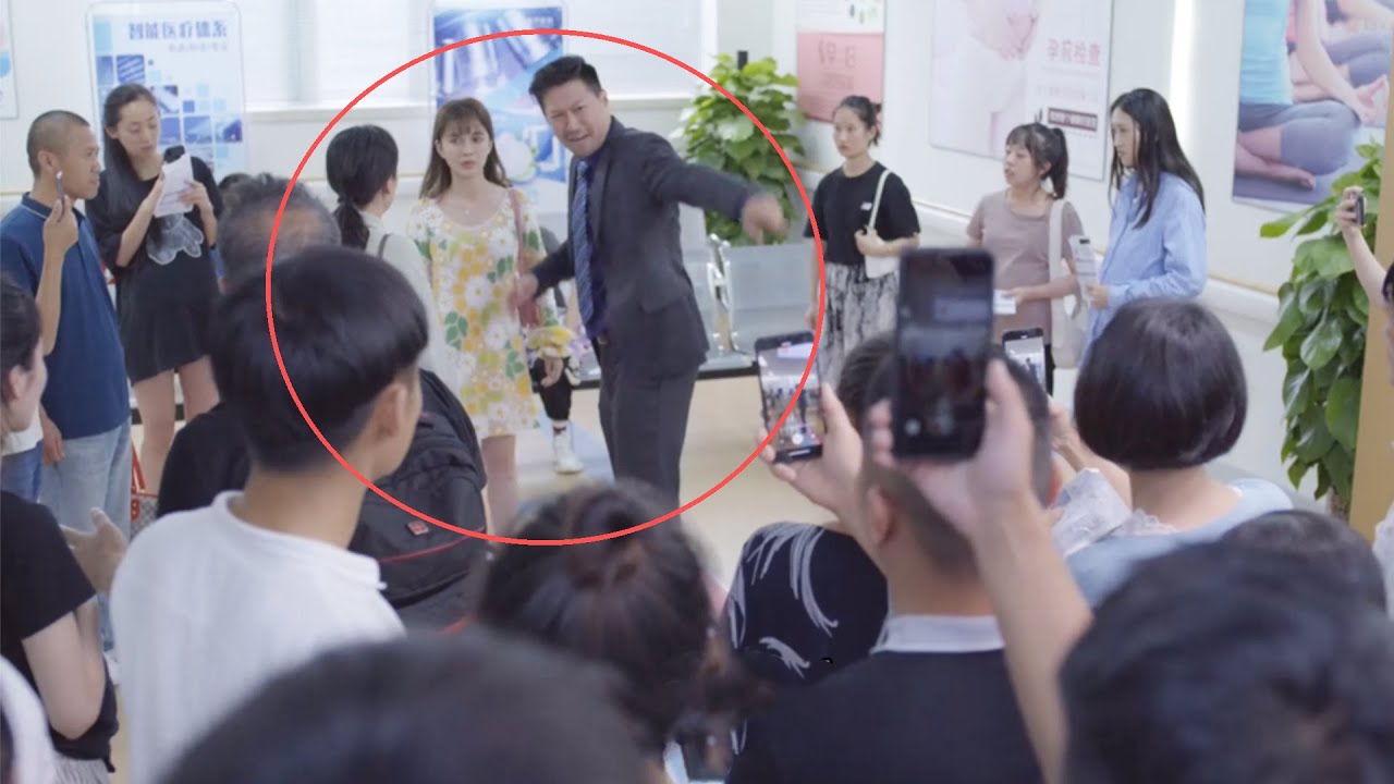 【Chinese Drama】妻子独自产检，意外撞见丈夫陪怀孕的小三产检，两人在医院大打出手！