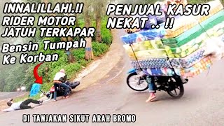 Motor Jatuh Bensin tumpah || Penjual kasur Nekat muatan overload melintasi Tanjakan sikut arah Bromo