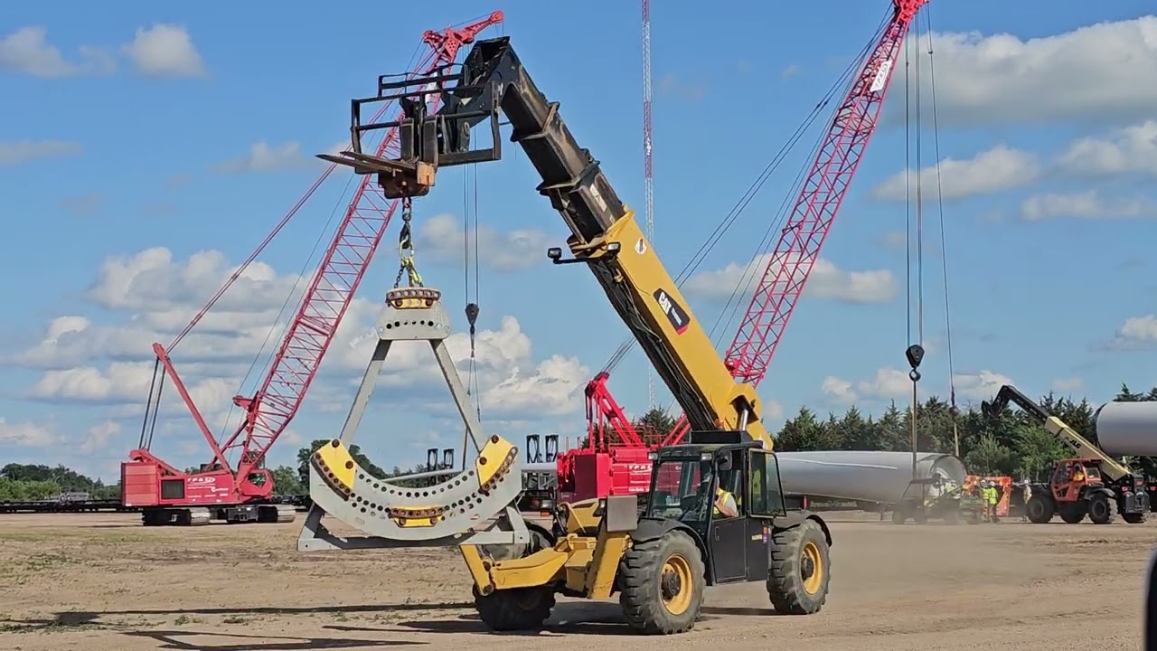 TP&L/TAKKION Train unload 6/18/25. Collin light red Derrik bright red