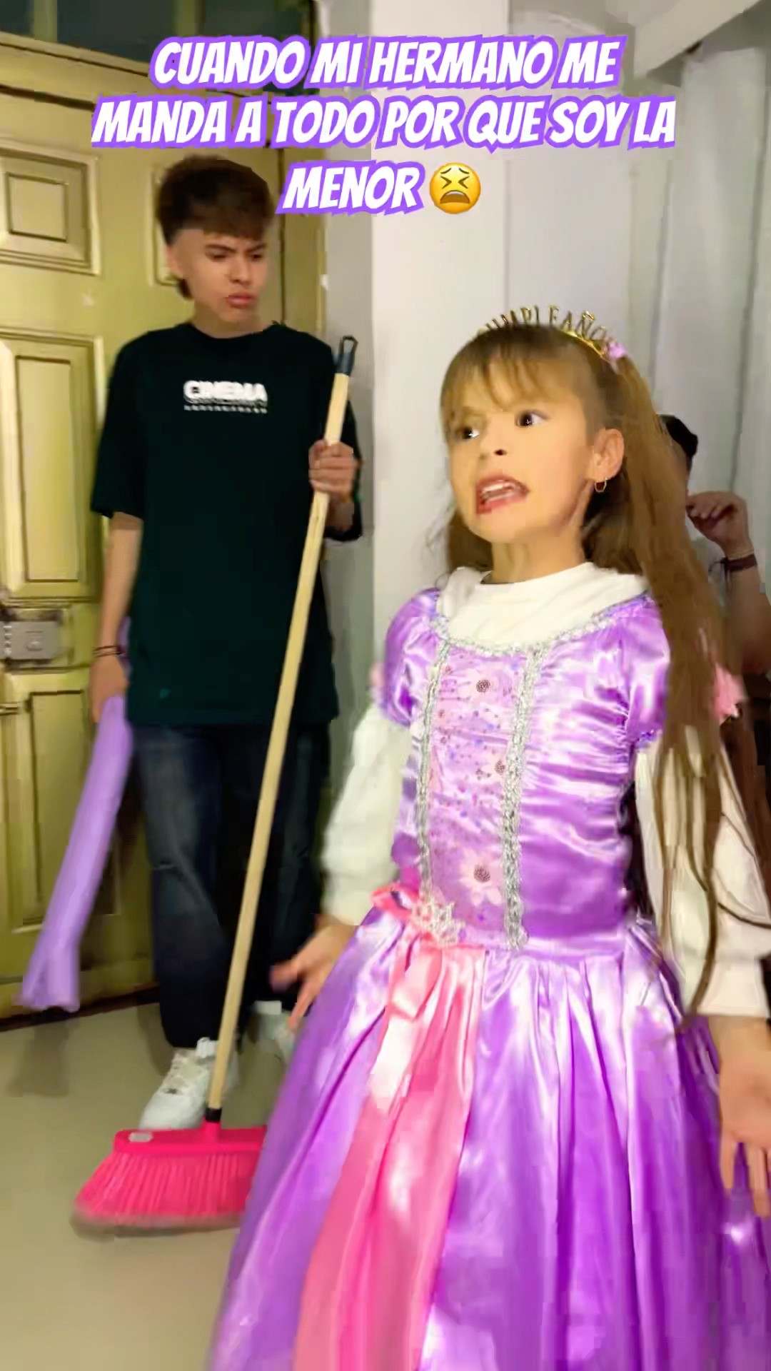 Mi HERMANA LA CENICIENTA ?#humor #cosasdefamilia #comedia #shortviral