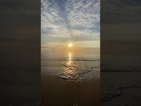 حالات واتس اب قصيره عن موج البحر الهادئ مع شروق الشمس والصباح