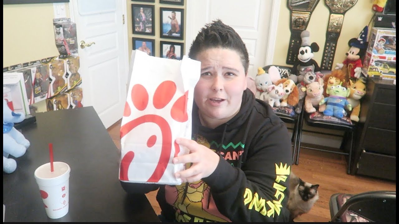 WWE Chick-Fil-A Mukbang (Chyna in HOF, AEW,  KofiMania, and More!!!)
