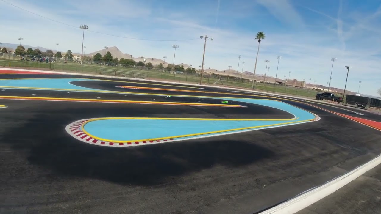 10-дюймовая модель MUGEN ELECTRIC против HOBAO HYPER GT2 NITRO