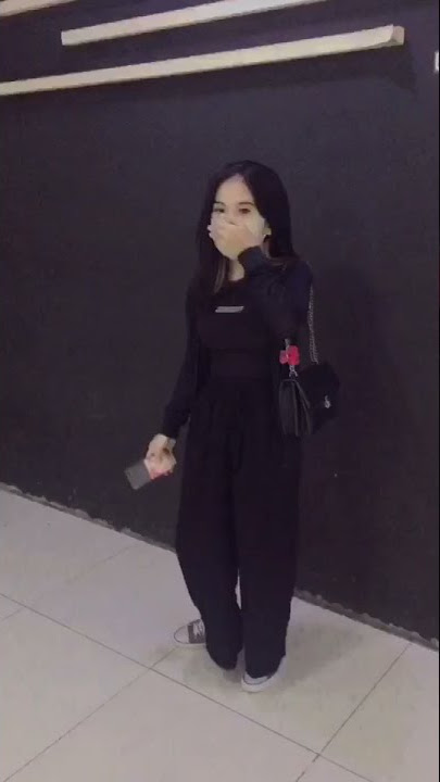 STORY WA Mentahan Halu Jalan Jalan Sama Cewek cantik. Buat Prank temen, Manasin mantan.