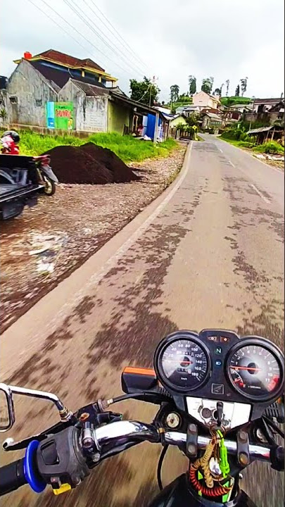 Tri Suaka - Aku Bukan Jodohnya. Story WA