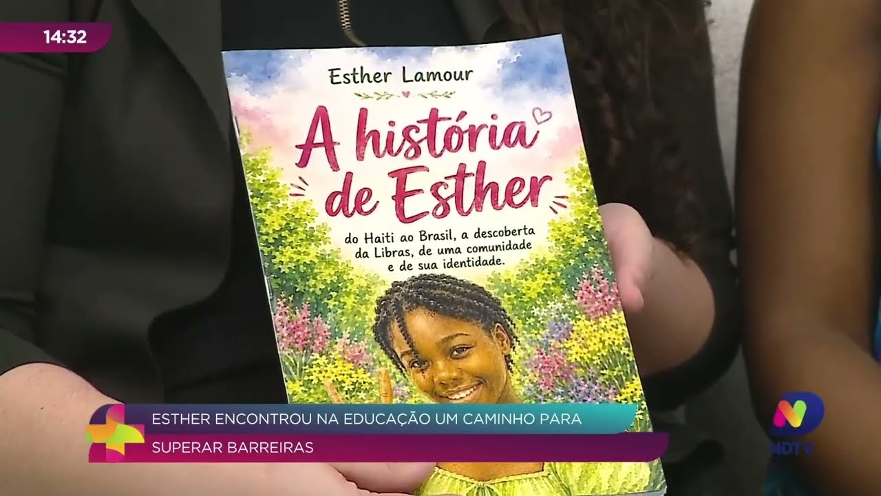 Aluna surda e haitiana conta sua história em livro em Chapecó