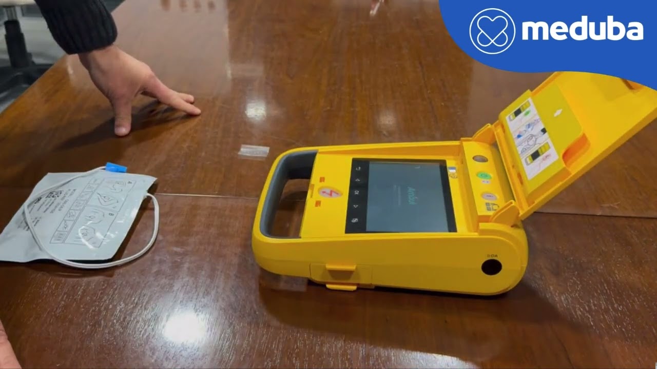 Quick guide Installing battery and electrodes on the AMOUL I5 defibrillator