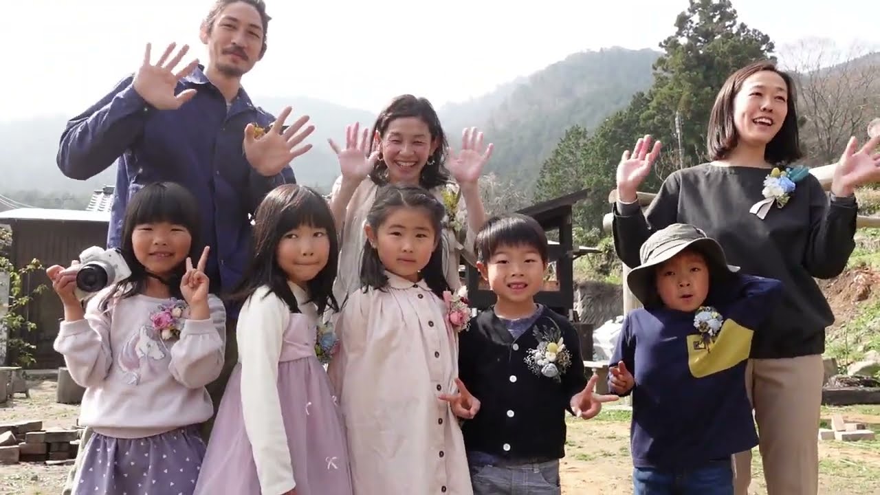 森のようちえんの卒園式2021年度～里山ようちえんふえっこ幼児クラス～前半：子どもたち。後半：保護者たち。