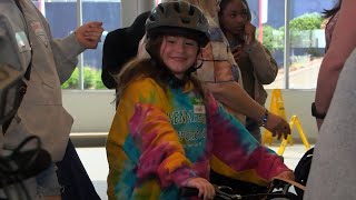 Patriots’ Hunter Henry gives away 70 bikes to foster kids