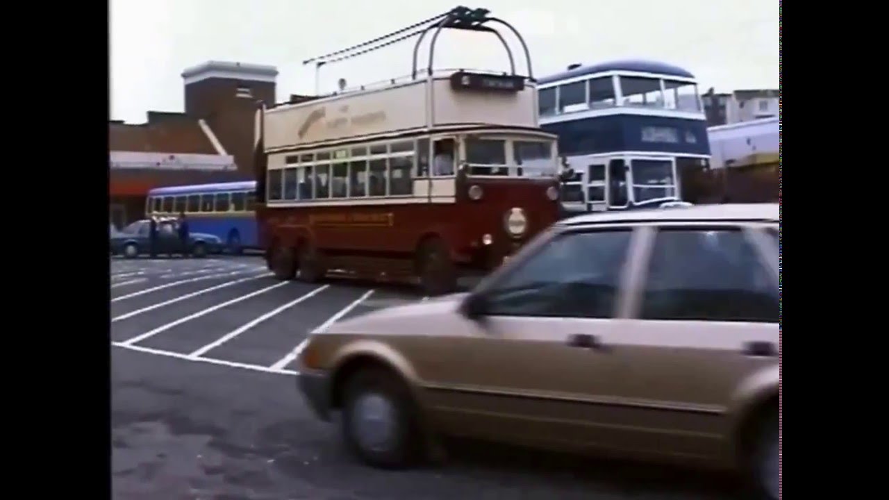 TROLLEYBUS WITHOUT WIRES - HASTINGS 'HAPPY HAROLD'