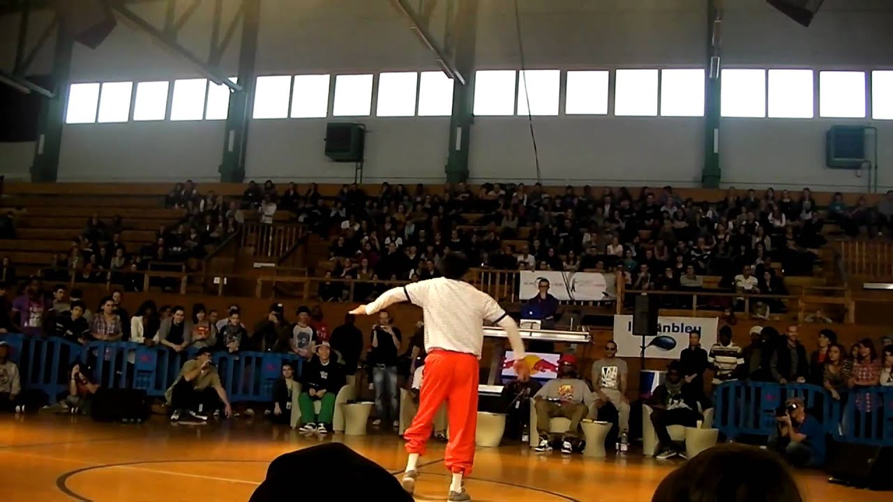 Le Fugitif & Abdallah // Juste Debout Switzerland 2011 Popping Preselection