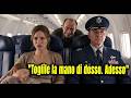 Una madre single è stata molestata su un aereo.Non aveva idea che l'uomo accanto a lei fosse un