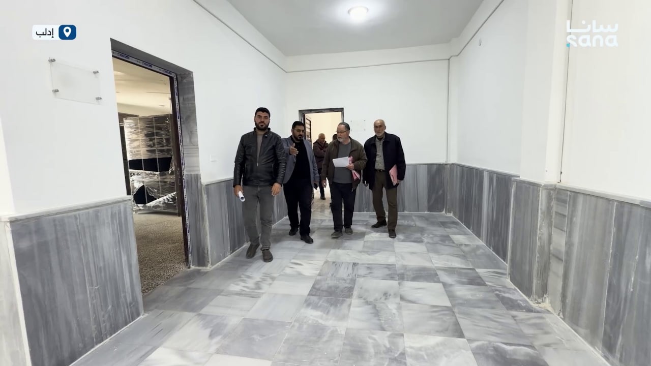 الكشف على مبنى المصالح العقارية في معرة النعمان بريف إدلب تمهيداً لاستلامه بعد انتهاء أعمال الترميم