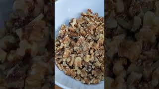 #EasyZucchiniBread #mrsdeesbakingtv #zucchini #zucchinibread #baking #walnuts  #lunchboxrecipe