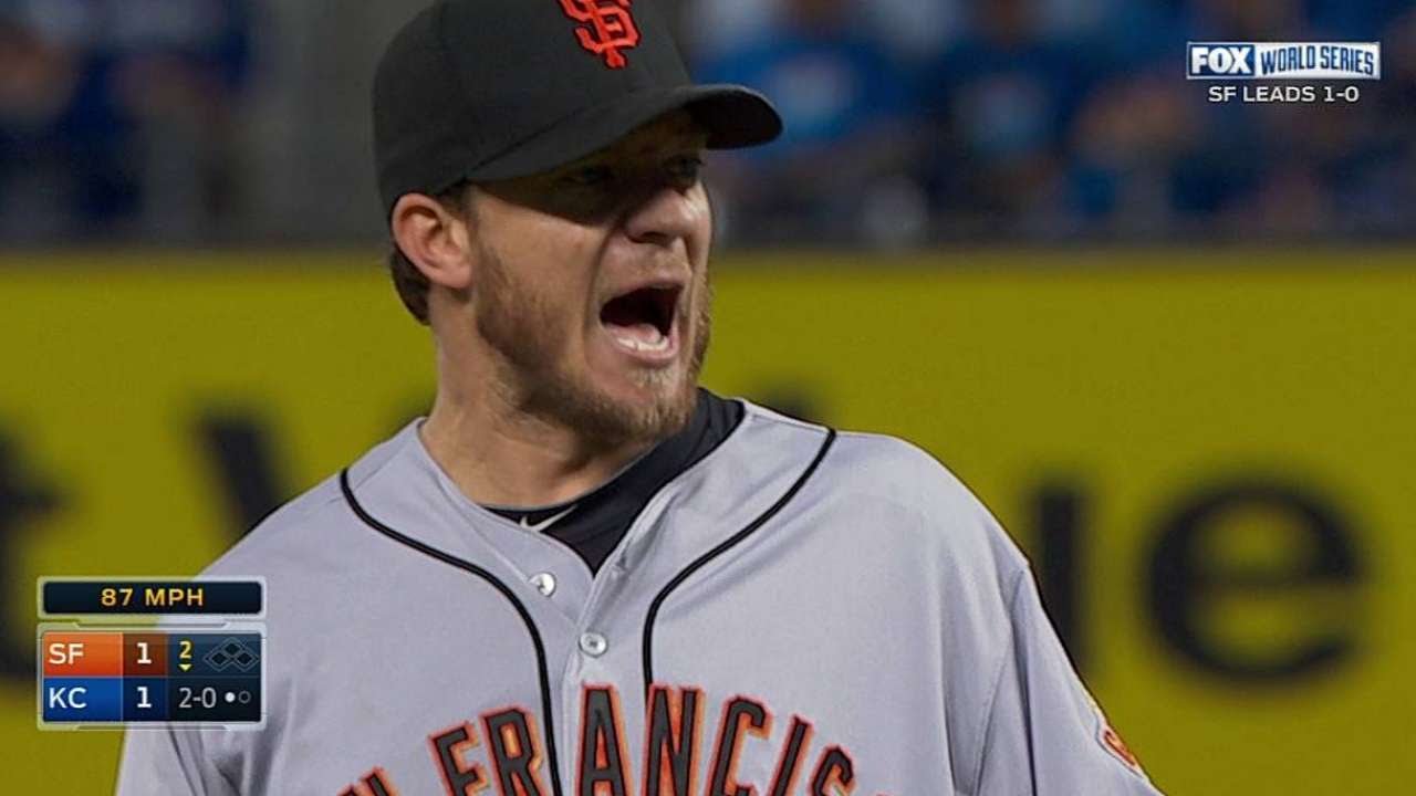 WS2014 Gm2: Peavy talks to himself after 0-2 pitch 