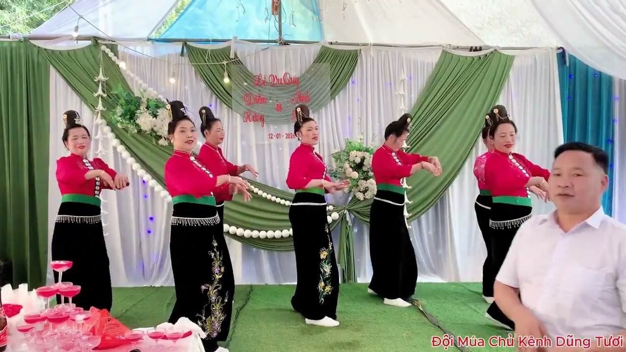 Đội Múa Chủ Kênh múa Mừng Lễ Vũ Quy Của Con Gái Quàng Ngoan TV Tại Tông Cọ