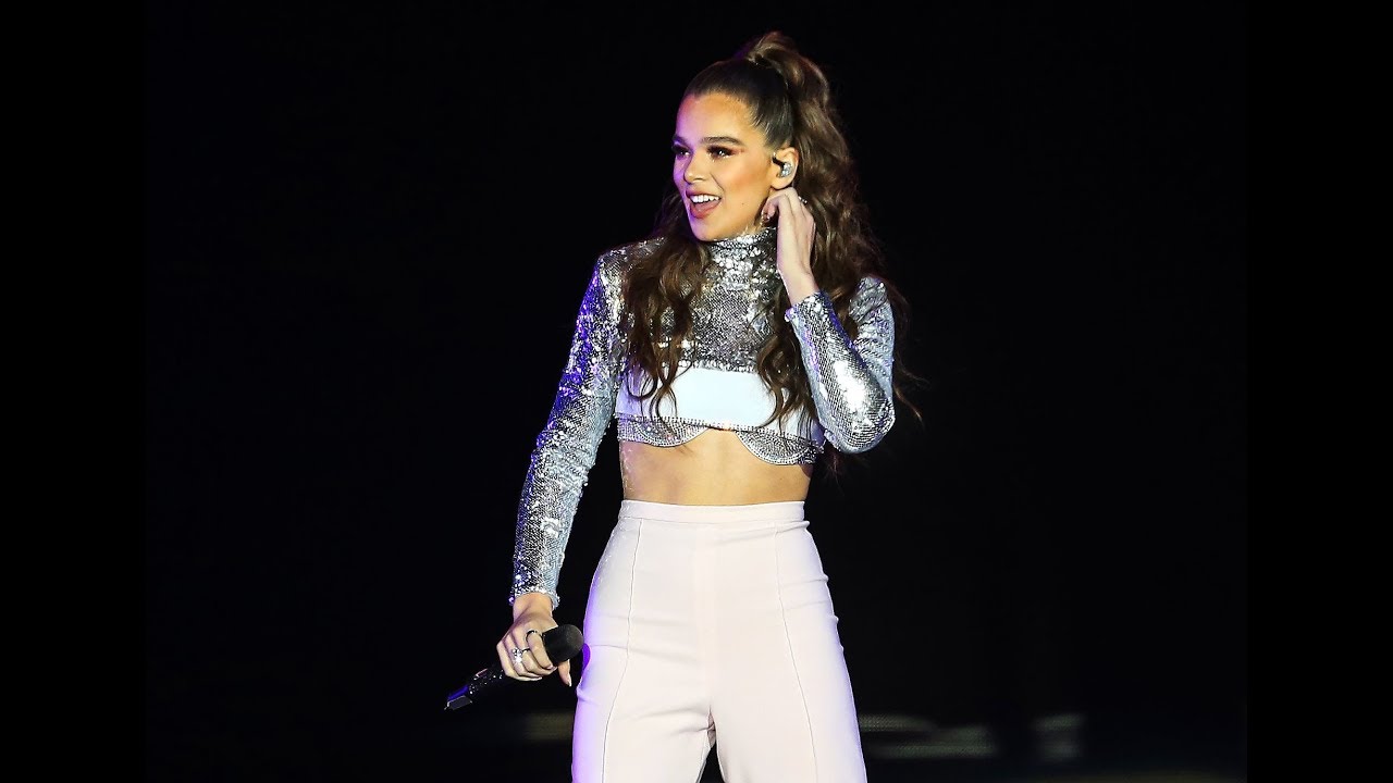 Hailee Steinfeld - Let Me Go Live at Witness: The Tour 2018 - YouTube