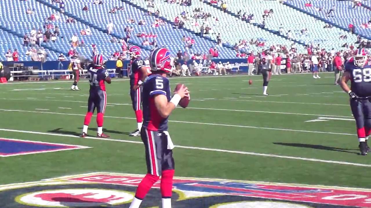Trent Edwards taking snaps