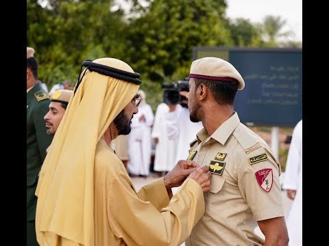 محمد بن راشد ومحمد بن زايد يقلدان عددا من أبطال القوات المسلحة وسام الشجاعة