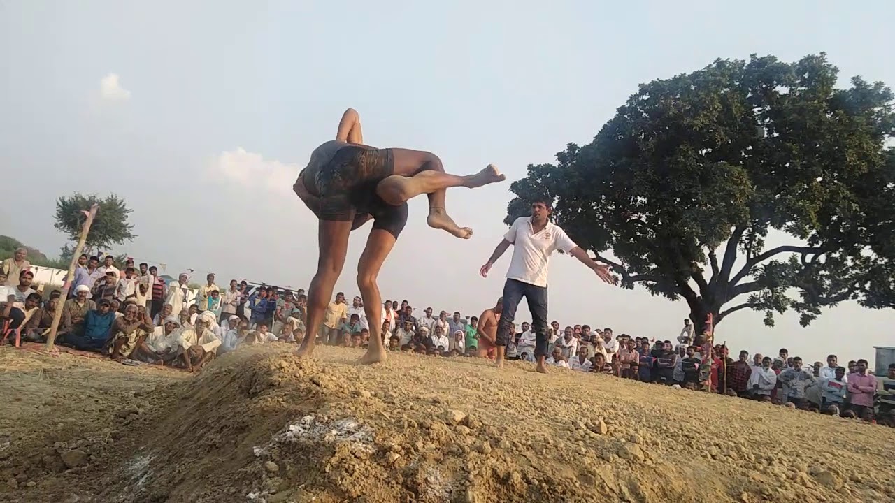 मुकेश पहलवान आजमगढ़ और संजय पहलवान बनारस के बीच कुश्ती इनाम ₹10000