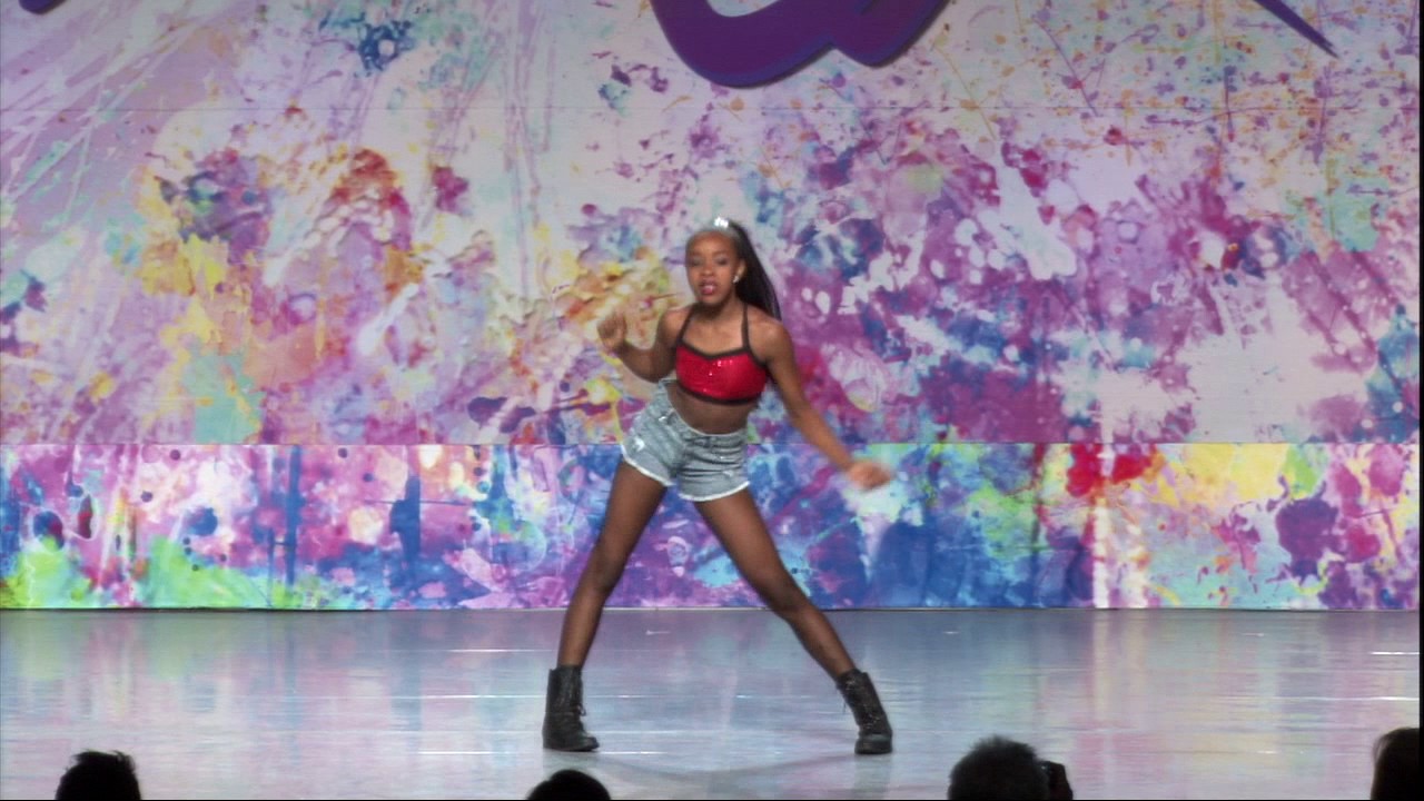 Kamiylah Peoples Solo Performance bekijken op YouTube Kamiylah Peoples Solo Performance bekijken op YouTube