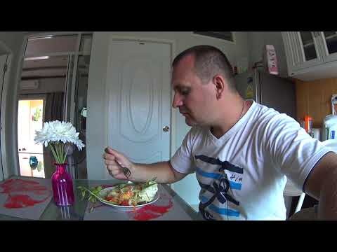 Видео: Кухня на колесах в Тайском квартале Еда в Таиланде Цены