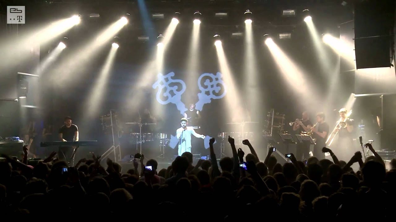Woodkid - Iron (live in Prague)