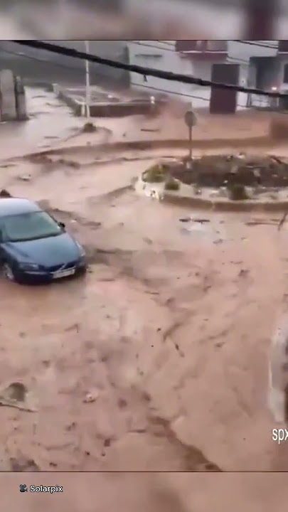 Cars dragged by raging floodwaters in Gran Canaria