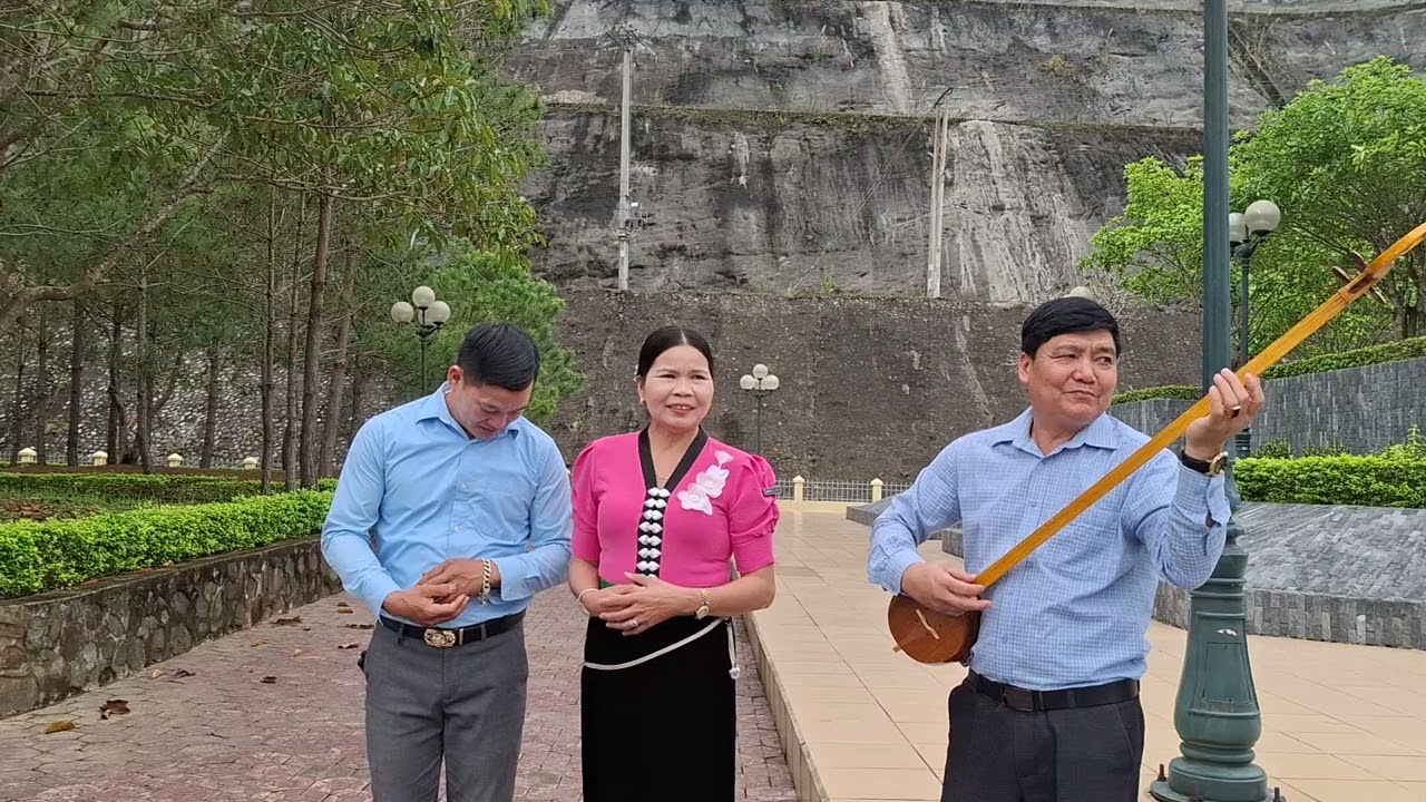 Nghe là mê! Lươngc Mai & Lò Chính hòa quyênn cùng đàn tính tẩu