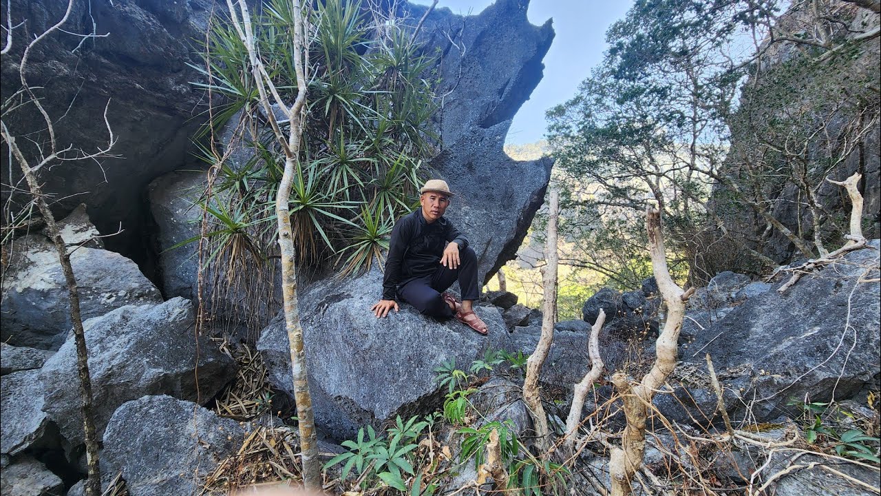 ເຂົ້າປ່າປີນພູສີ່ລູກ// เข้าป่าปีนภูเขา 4 ลูก Dong Una