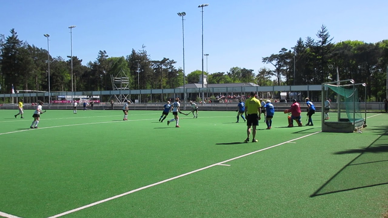 LX Ladies O65s defending a short corner