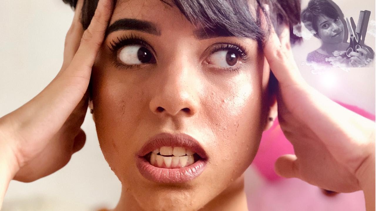 Cortando o cabelo sozinha. Curto sim !!