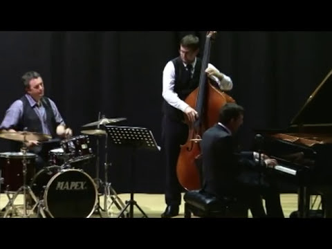 jazz-trio-piano,-bass-and-drums