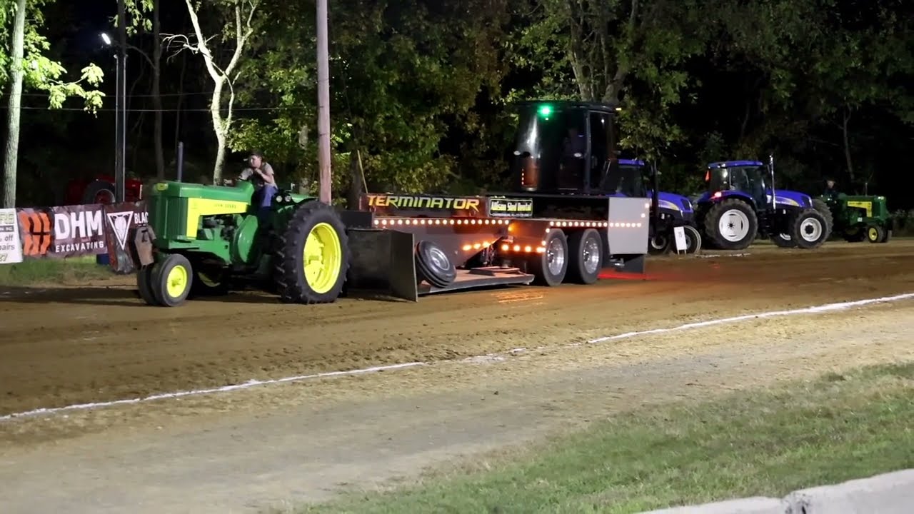 9,500 LB antique tractor pulling @ Two Top Ruritan 2025