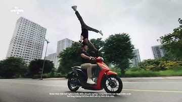 Xe máy trong clip quảng cáo Quốc Cơ - Quốc Nghiệp chồng đầu lái xe là của hãng nào?