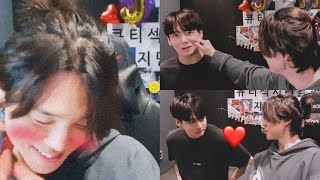 Jikook is flirting with each other in everyone's faces |Jungkook came in Jimin's vlive| ENG SUB
