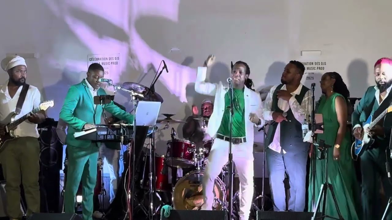 Steel Groove live yon ti ekstrè