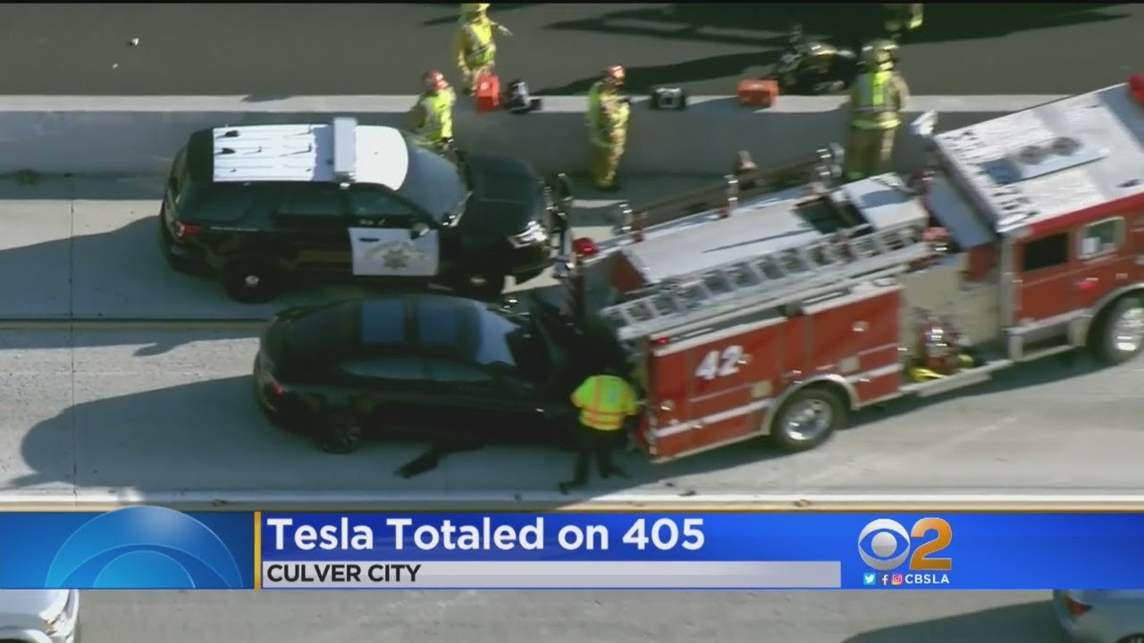 Tesla Crashes Into Parked Fire Truck Autopilot Being Blamed