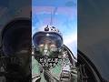 近すぎる!隣の機体をくぐり抜けるスゴ技とは?【航空自衛隊 T-4練習機】 #shorts