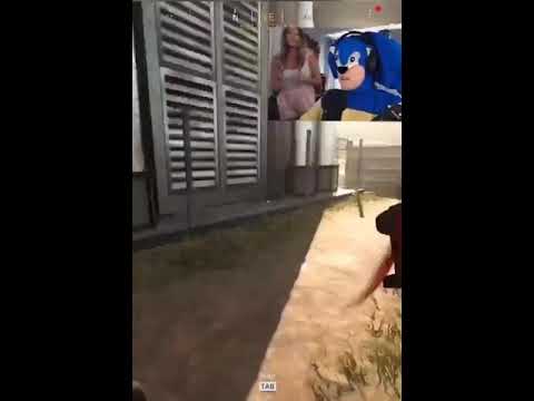 Guy dresses up as Sonic to play COD Warzone while his girlfriend complains