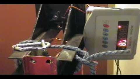 Metolius carabiner / quickdraw loaded over edge pull test