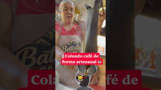 Colando café de forma artesanal en Batista Camp