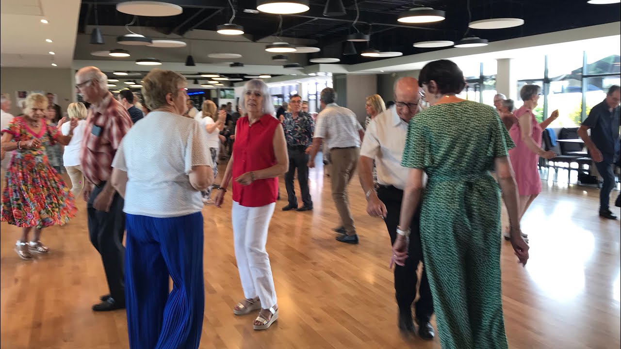 Orchestre Gilles Saby.. folklore « la bourrée »    “La Rignacoise”