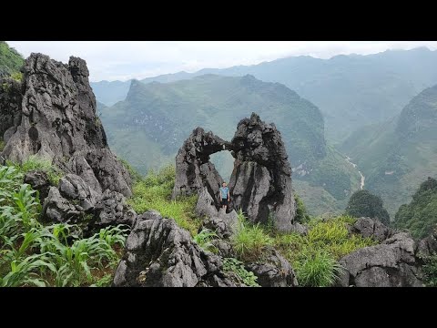 Video Bất ngờ Bê cả trái tim đá trên đèo Mã Pì Lèng đi Cà... - youtube