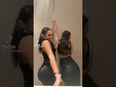 Charli d'amelio & Avani booty shake 🍑😍 - YouTube