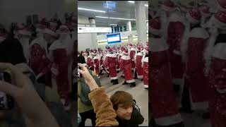 картинка: Классный танец толпы Дед Морозов под ANNA ASTI 