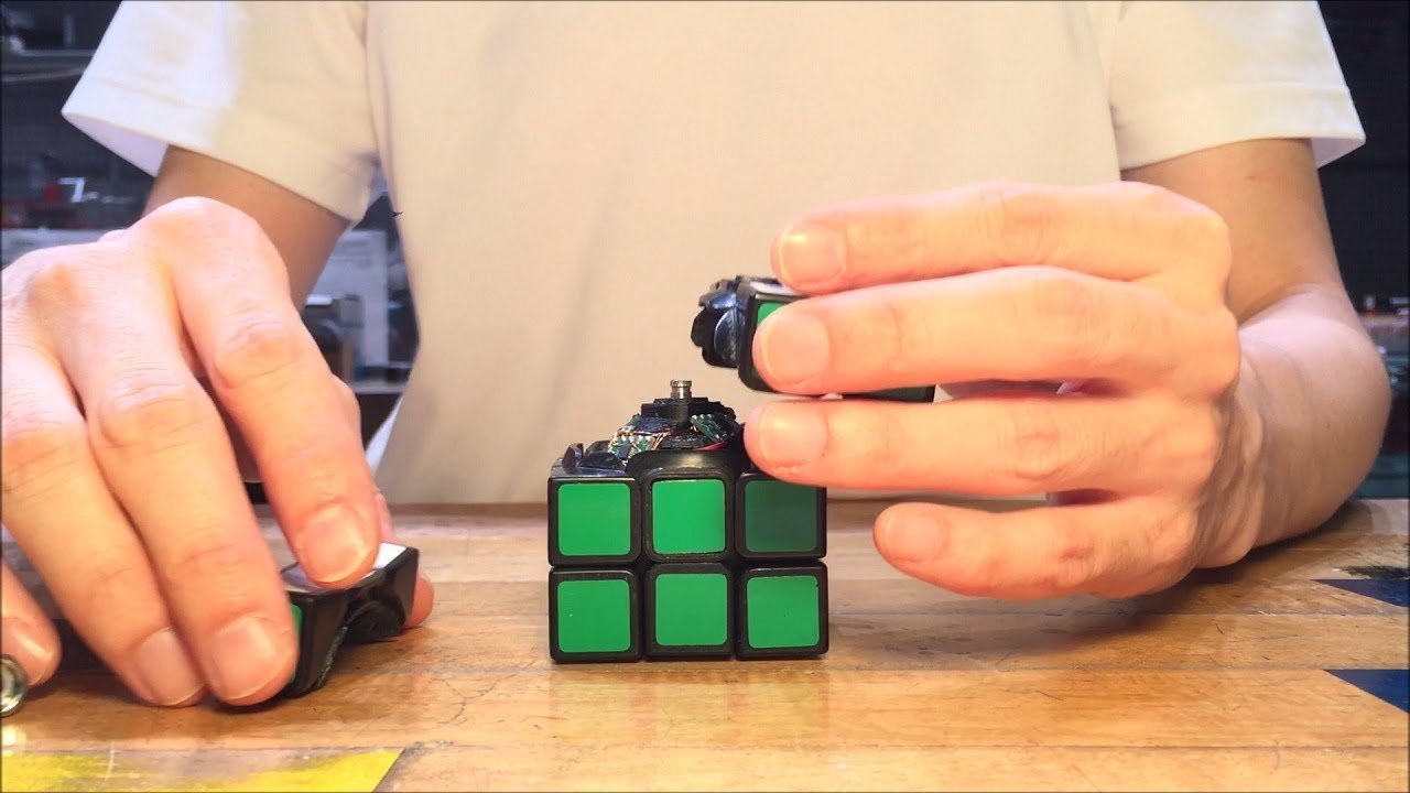 Watch a Rubik's Cube Solve Itself